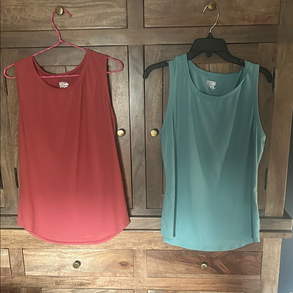 32 Degrees Women's Tank Tops - Red and Teal
